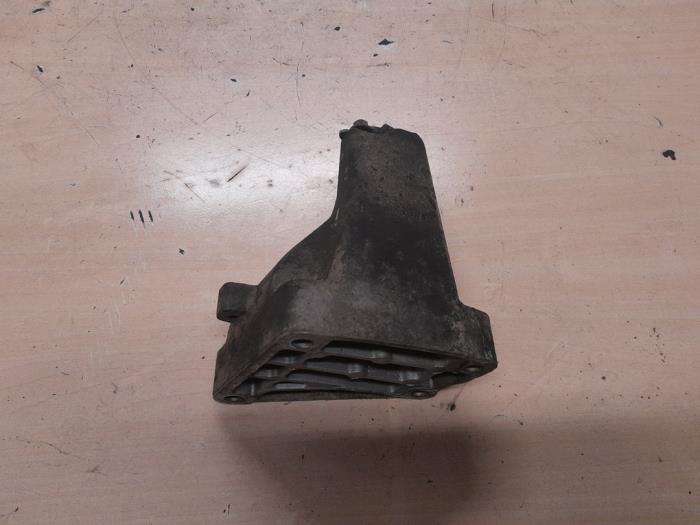 Mercedes Vito Motorsteun