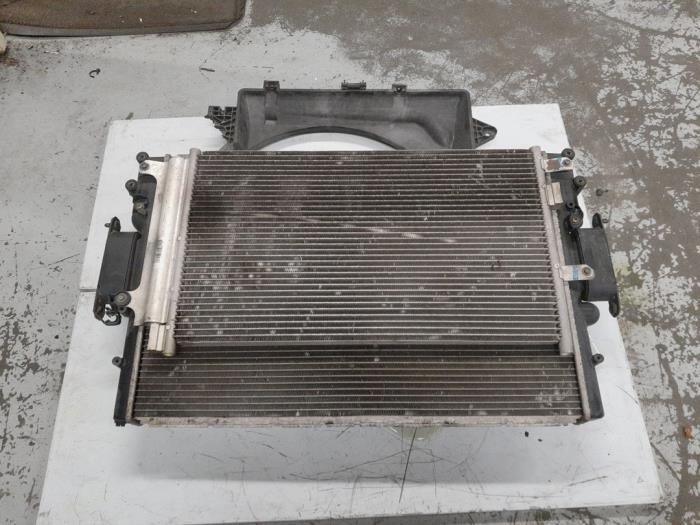 Gebruikte Radiateur Iveco New Daily IV 40C17V, 40C17V/P Prijs € 95,00 Margeregeling aangeboden door A.T.S. van de Wiel