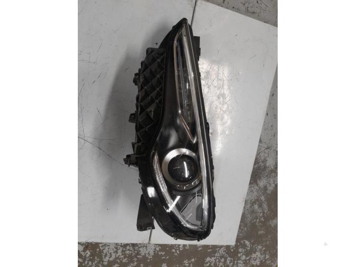 Alfa Romeo Stelvio Koplamp links