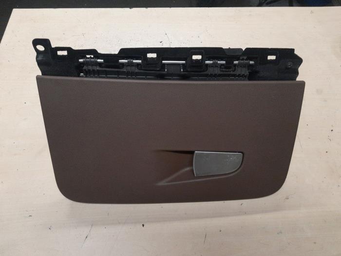 Alfa Romeo Stelvio Dashboardkastje