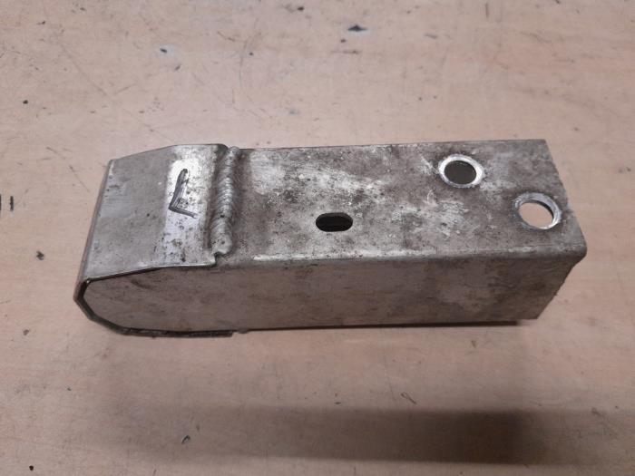 Alfa Romeo Stelvio Bumpersteun links-voor