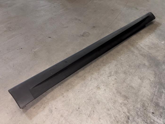 Alfa Romeo Stelvio Zijskirt links