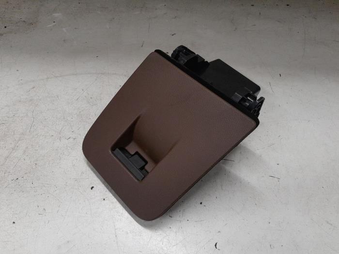 Alfa Romeo Stelvio Dashboardkastje