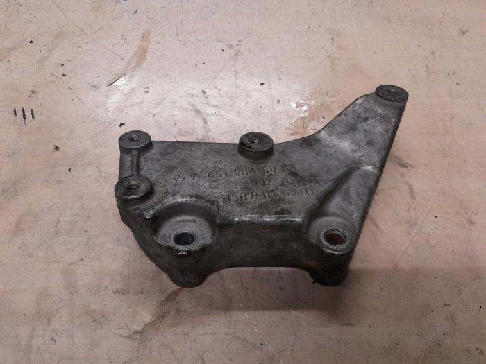 Mercedes Vito Motorsteun