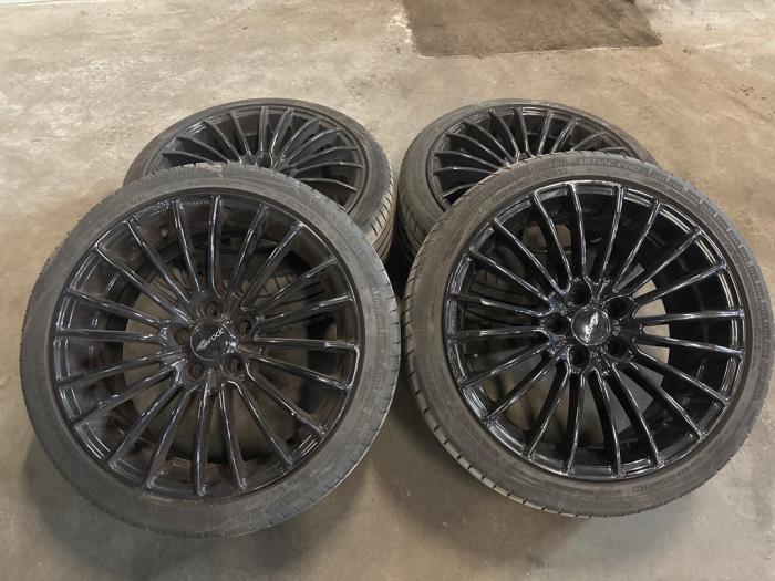 Alfa Romeo Giulietta Sportvelgenset + banden