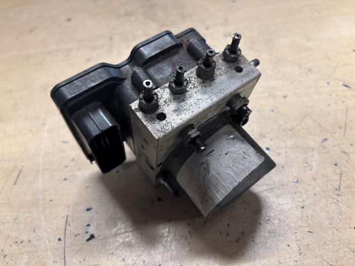 Opel Movano ABS Pomp