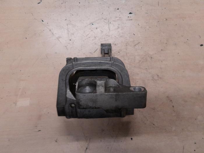 Gebruikte Motorrubber Volkswagen Golf VII (AUA) 2.0 R 4Motion 16V Prijs € 35,00 Margeregeling aangeboden door A.T.S. van de Wiel