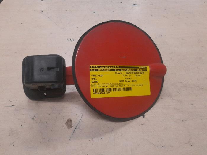 Opel Combo Tank Klep