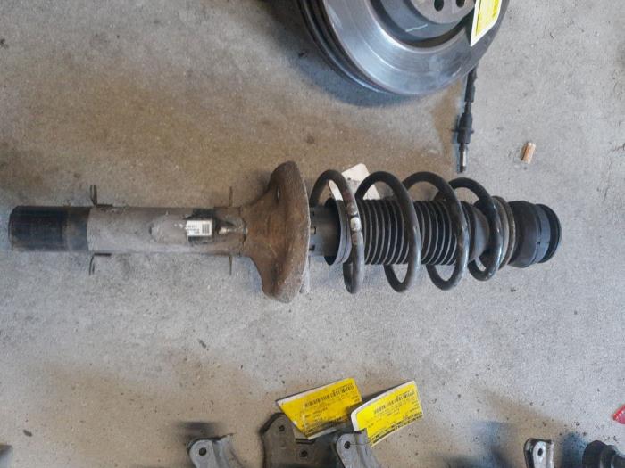 Seat Leon Schokdemperpoot links-voor