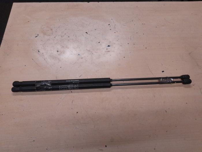 Alfa Romeo 159 Gasdemper Motorkap links