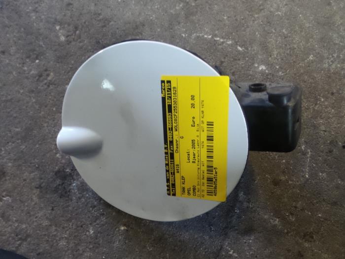 Opel Combo Tank Klep