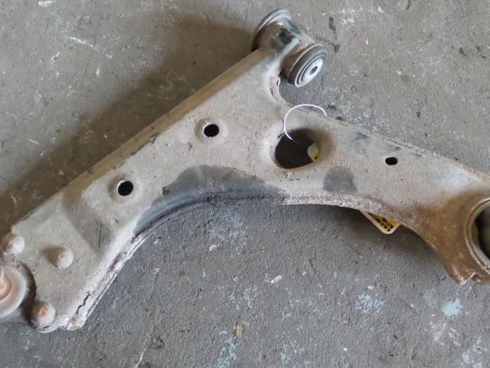 Alfa Romeo Mito Draagarm links-voor