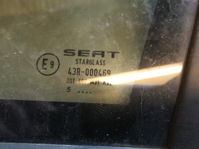 Extra Ruit 4Deurs links-voor van een Seat Leon (1P1) 2.0 FSI 16V 2007