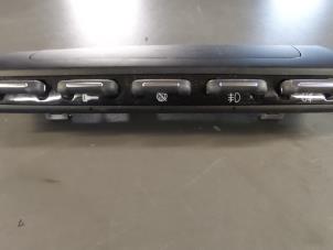 Gebruikte Mistlamp Schakelaar Alfa Romeo Giulietta (940) 1.6 JTDm 16V Prijs € 55,00 Margeregeling aangeboden door A.T.S. van de Wiel