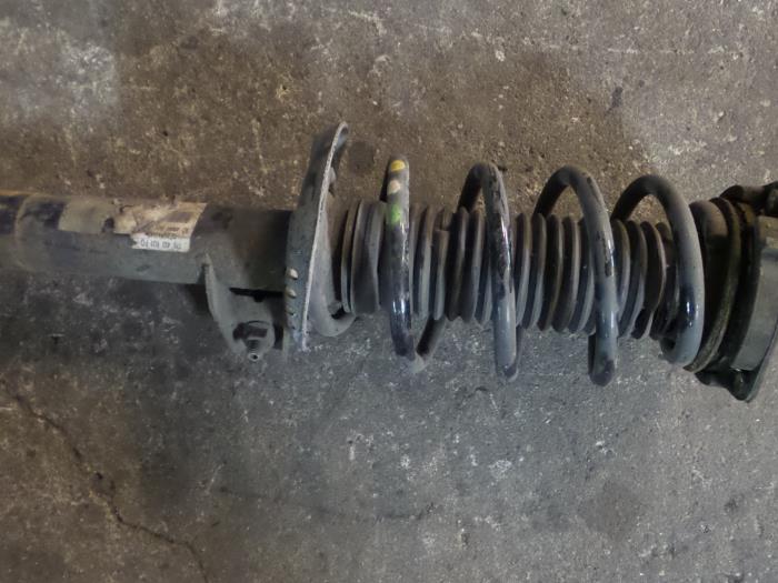 Seat Leon Schokdemperpoot links-voor