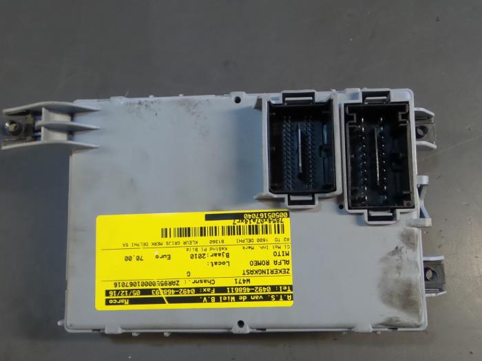 Zekeringkast Alfa Romeo MiTo (955), Hatchback, 2008 / 2018 1.6 JTDm 16V, Hatchback, Diesel, 1.598cc, 88kW (120pk), FWD, 955A3000, 2008-08 / 2015-08, 955AXC1 ()