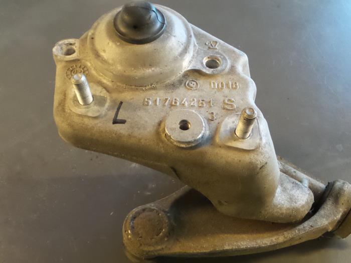 Alfa Romeo GT Draagarm links-voor