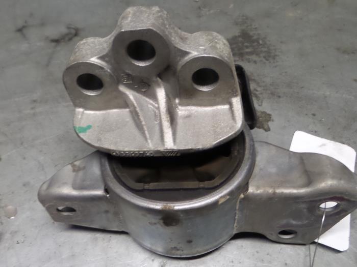 Alfa Romeo Mito Motorsteun