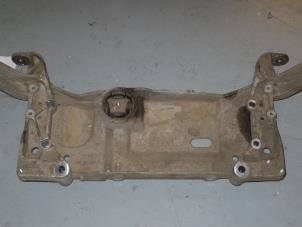 Gebruikte Subframe Volkswagen Caddy III (2KA,2KH,2CA,2CH) 2.0 SDI Prijs € 75,00 Margeregeling aangeboden door A.T.S. van de Wiel