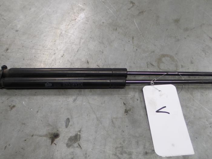 Alfa Romeo Giulietta Gasdemper Motorkap links