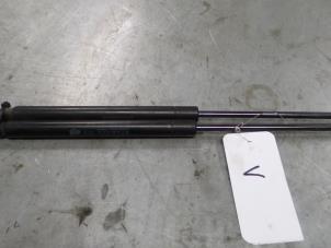 Gebruikte Amortisseur Motorkap links Alfa Romeo Giulietta (940) 2.0 JTDm 16V 170 Prijs € 35,00 Margeregeling aangeboden door A.T.S. van de Wiel