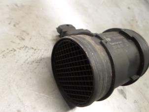 Gebruikte Luchthoeveelheidsmeter Alfa Romeo 159 (939AX) 1.9 JTDm 16V Prijs € 55,00 Margeregeling aangeboden door A.T.S. van de Wiel