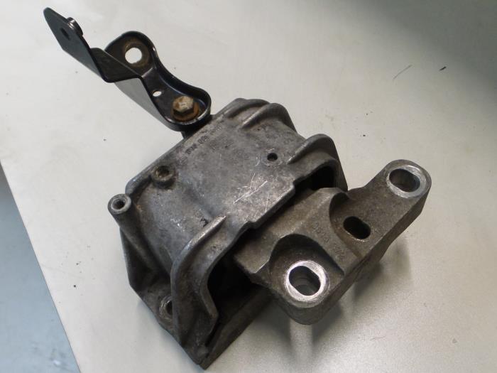 Seat Leon Motorsteun