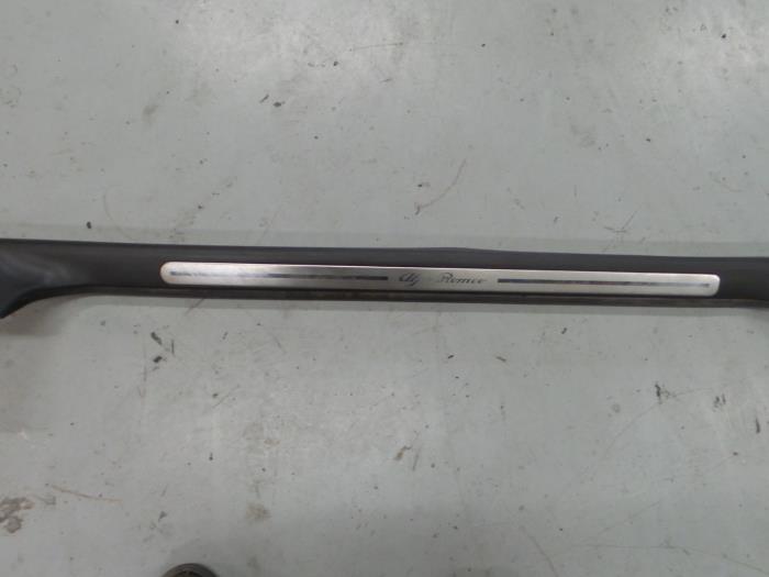 Alfa Romeo GT Dorpel links