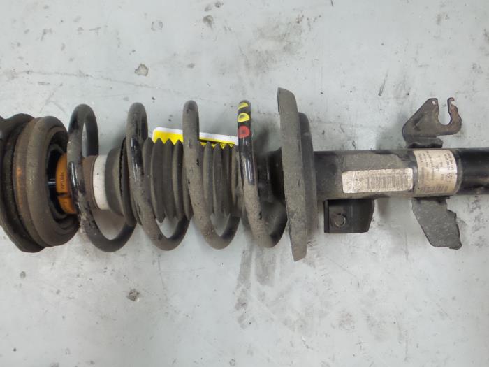 Alfa Romeo Giulietta Schokdemperpoot rechts-voor