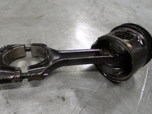 Gebruikte Zuiger Alfa Romeo 159 Sportwagon (939BX) 2.4 JTDm 20V Prijs € 40,00 Margeregeling aangeboden door A.T.S. van de Wiel