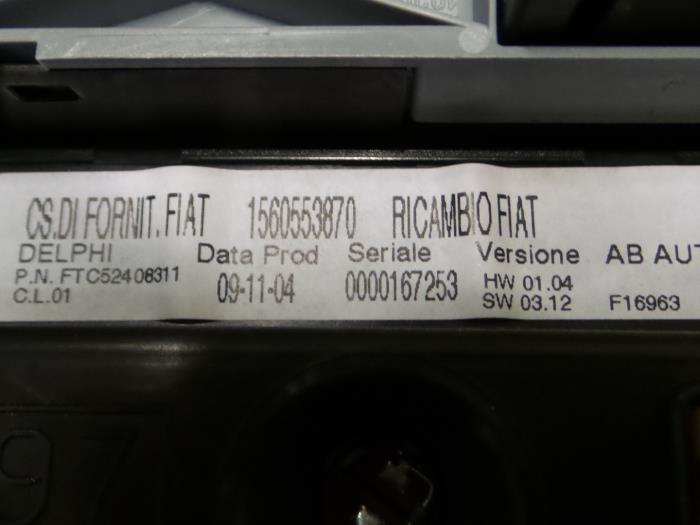 Kachel Bedieningspaneel van een Alfa Romeo 147 (937) 1.9 JTD 115 2005