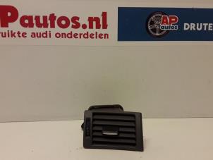 Gebruikte Luchtrooster Dashboard Audi A4 (B6) 2.0 20V Prijs € 14,99 Margeregeling aangeboden door AP Auto's