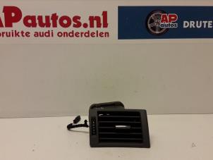 Gebruikte Luchtrooster Dashboard Audi A4 (B7) 2.0 TDI 16V Prijs € 14,99 Margeregeling aangeboden door AP Auto's