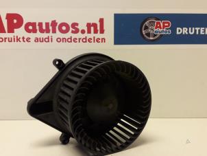 Gebruikte Kachel Ventilatiemotor Audi S4 Avant (B7) 4.2 V8 40V Prijs € 19,99 Margeregeling aangeboden door AP Autos