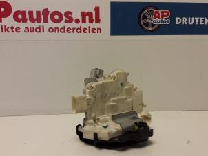 Gebruikte Portierslot Mechaniek 4Deurs links-voor Audi S4 Avant (B7) 4.2 V8 40V Prijs € 45,00 Margeregeling aangeboden door AP Autos