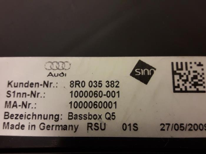 Speaker van een Audi Q5 (8RB) 2.0 TDI 16V Quattro 2009