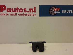 Gebruikte Slotmechaniek Achterklep Audi A4 (B5) 1.8 20V Prijs € 35,00 Margeregeling aangeboden door AP Autos