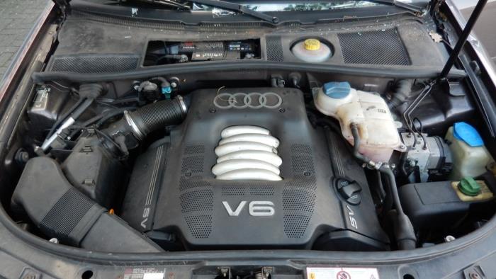 Versnellingsbak van een Audi A6 (C5) 2.4 V6 30V 1998