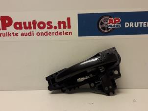 Gebruikte Deurgreep 4Deurs links-achter Audi A4 (B8) 2.0 TDI 16V Prijs € 24,99 Margeregeling aangeboden door AP Autos
