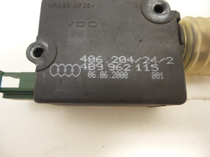 Motor Centrale Deurvergrendeling van een Audi A6 2000