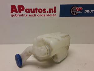 Gebruikte Ruitensproeiertank achter Audi A6 Avant (C4) 2.6 V6 Prijs € 15,00 Margeregeling aangeboden door AP Auto's