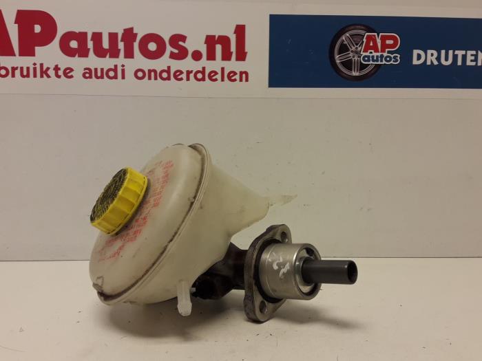 Gebruikte Hoofdremcilinder Audi A6 Avant (C4) 2.6 V6 Prijs € 14,99 Margeregeling aangeboden door AP Auto's