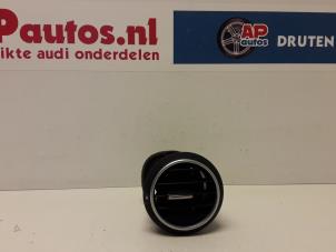 Gebruikte Luchtrooster Dashboard Audi A3 (8P1) 2.0 TDI 16V Prijs € 35,00 Margeregeling aangeboden door AP Autos
