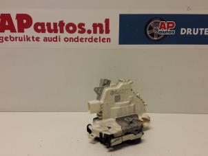 Gebruikte Portierslot Mechaniek 4Deurs links-voor Audi A4 Avant (B8) 2.0 TDI 16V Prijs € 24,99 Margeregeling aangeboden door AP Autos