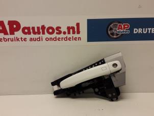 Gebruikte Deurgreep 4Deurs links-voor Audi A4 Avant (B8) 2.0 TDI 16V Prijs € 35,00 Margeregeling aangeboden door AP Autos