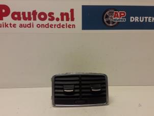 Gebruikte Luchtrooster Dashboard Audi A6 (C6) 2.0 TDI 16V Prijs € 19,99 Margeregeling aangeboden door AP Autos