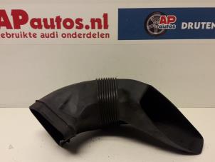 Gebruikte Luchtinlaat slang Audi A8 (D2) 3.7 V8 40V Quattro Prijs € 15,00 Margeregeling aangeboden door AP Autos