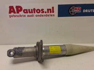 Gebruikte Bumpersteun links-voor Audi A8 (D2) 3.7 V8 40V Quattro Prijs € 19,99 Margeregeling aangeboden door AP Autos