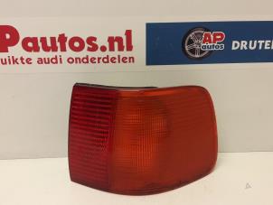 Gebruikte Achterlicht rechts Audi 100 Avant (C4) 2.3E 5E Prijs € 25,00 Margeregeling aangeboden door AP Autos