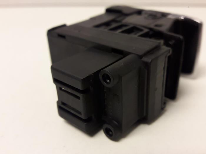 Handrem schakelaar van een Audi S5 (8T3) S5 4.2 V8 40V 2008